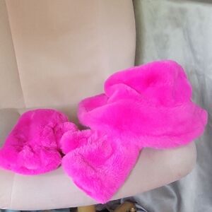 Vibrant Pink Faux Fur Bucket Hat and Mittens Set